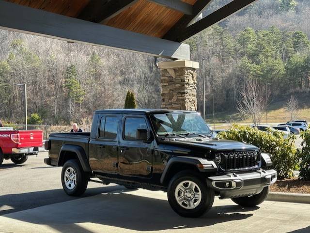 Jeep Gladiator Newbie here.. with a brand new 2024 grateful Gladiator! 24 Jeep Gladiator Sport