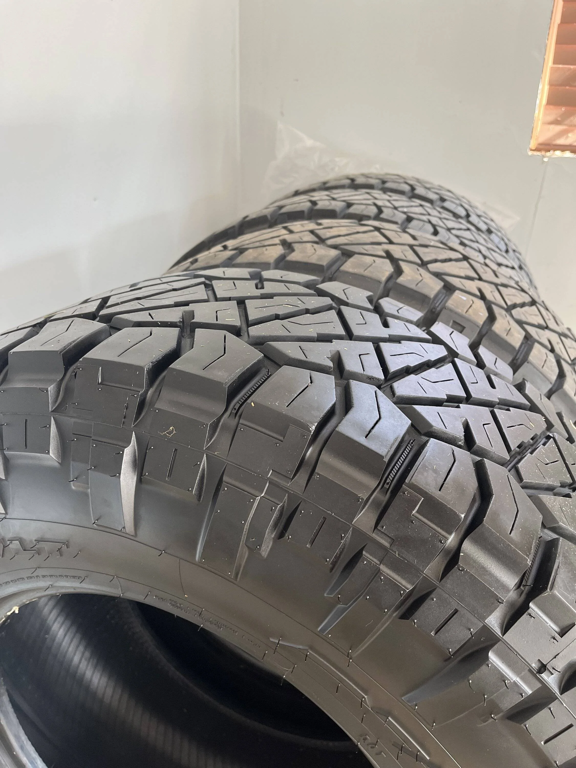 Jeep Gladiator Nitto Ridge Grappler (4) - 35x12.5 r17 IMG_4759