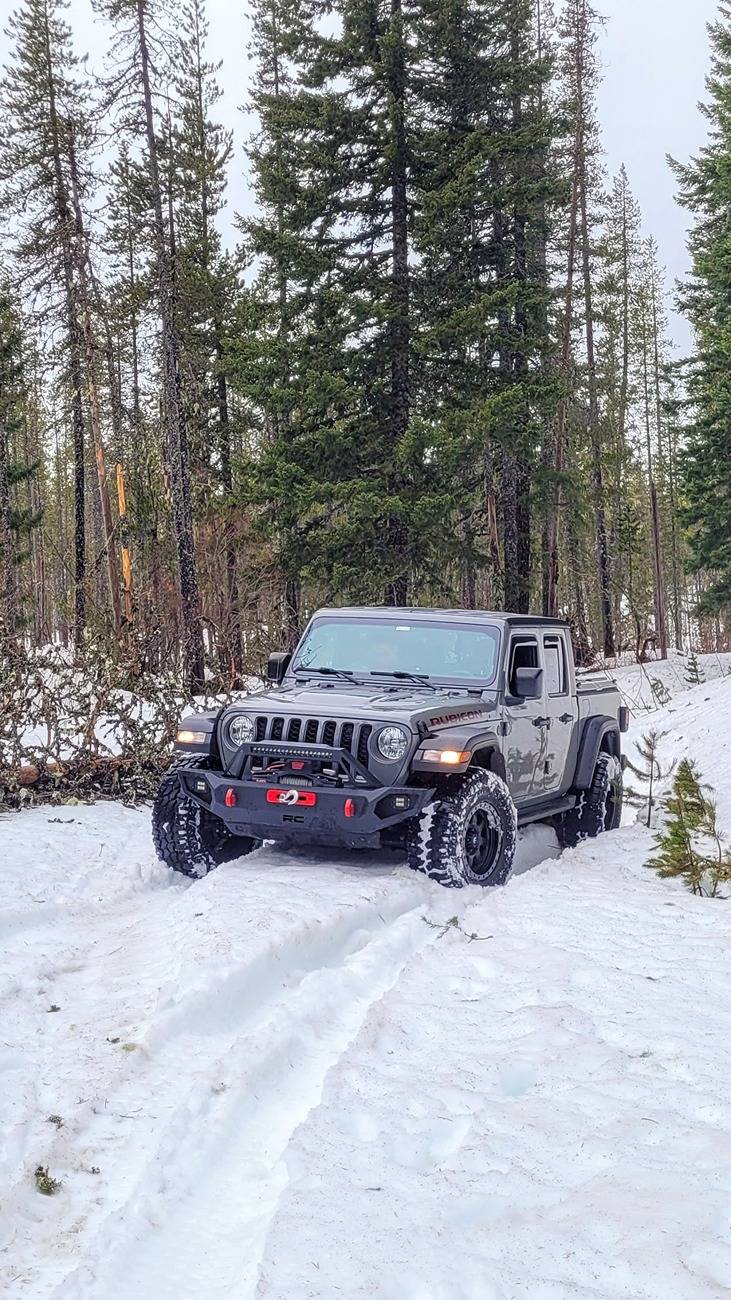 Jeep Gladiator Gladiators Snow Wheeling - Post Your Pics! 20250302_151832