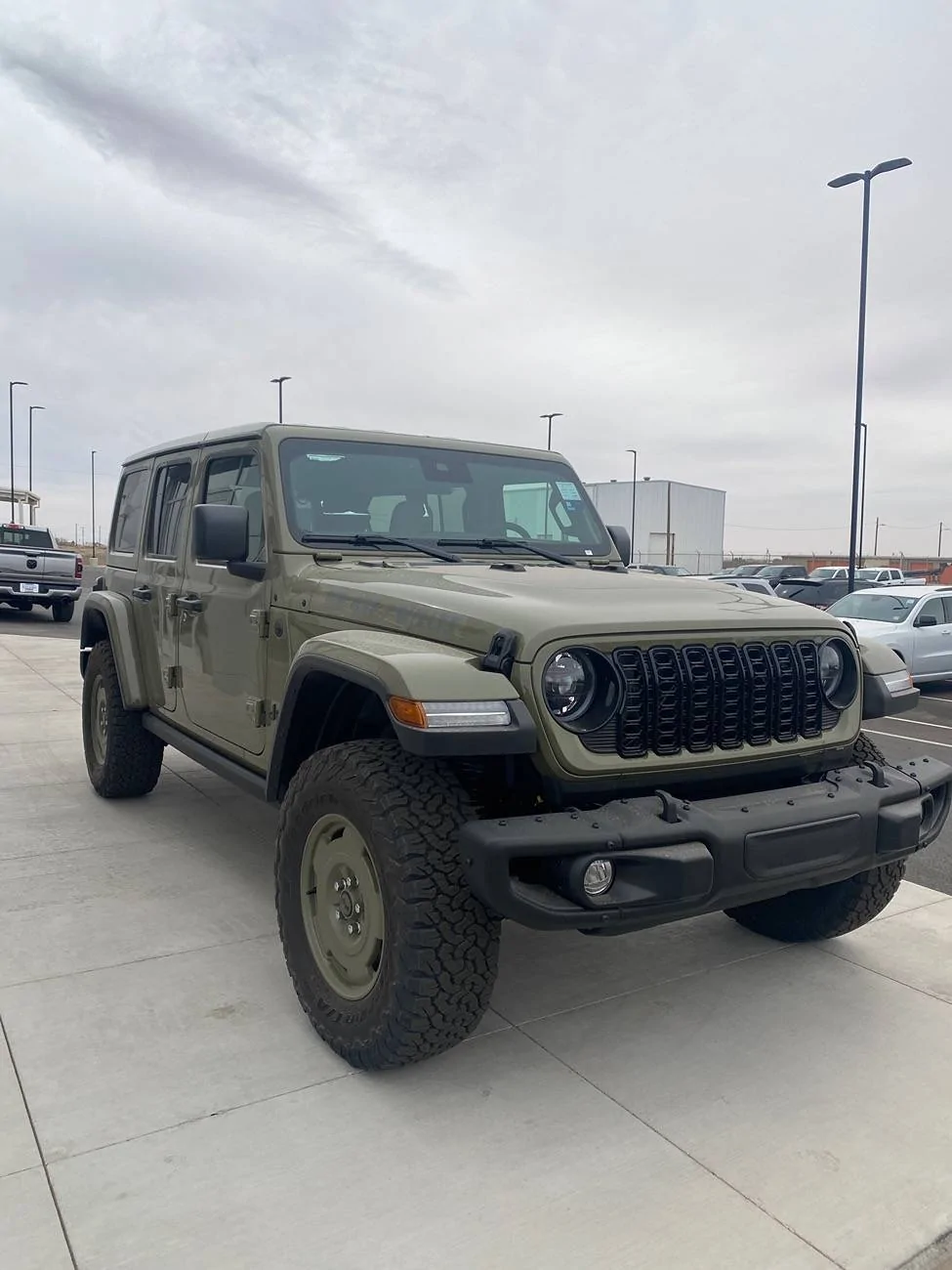 Jeep Gladiator Looking at this Gladiator, need help deciding! IMG_9428