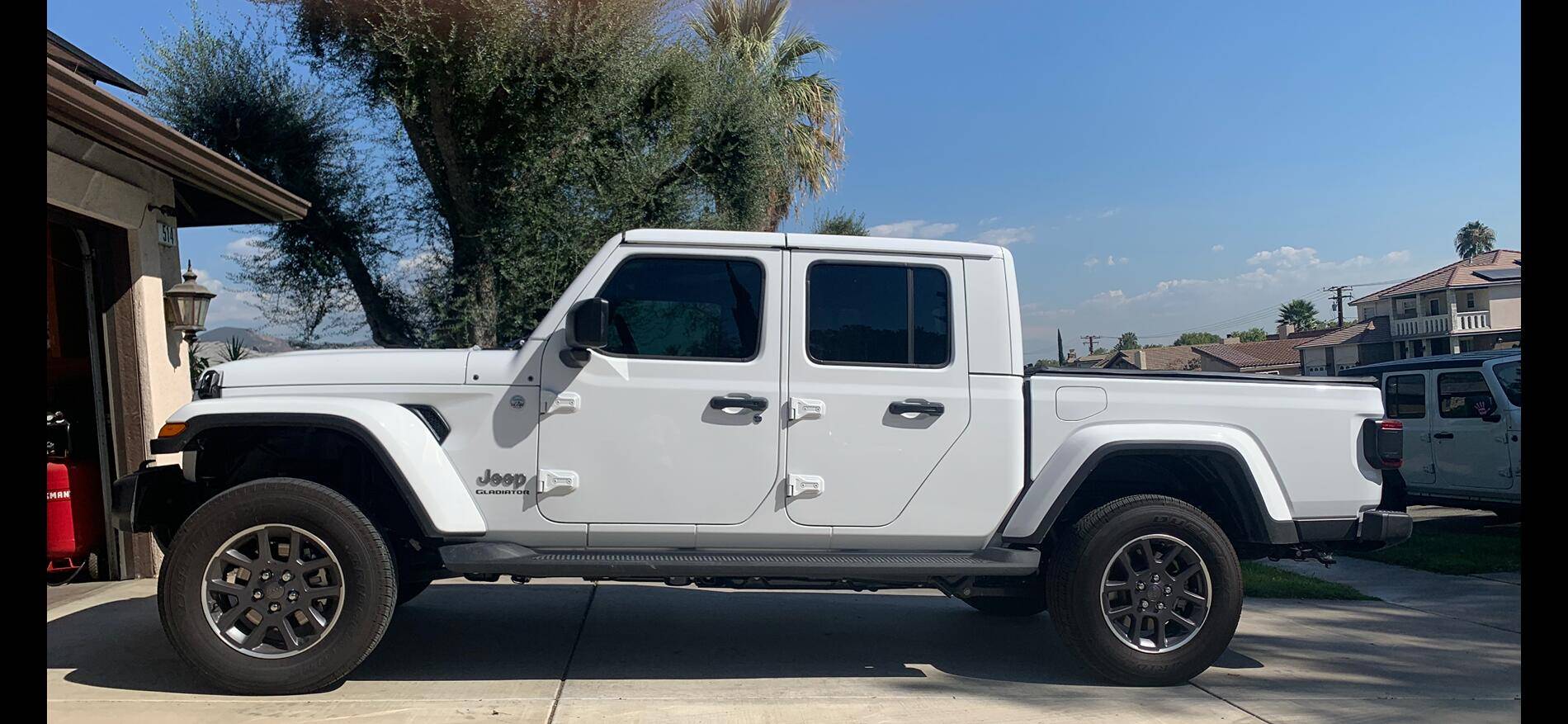 Jeep Gladiator 1.5 or 2.5 spacer lift   Just wanting to level it  any suggestions IMG_2552