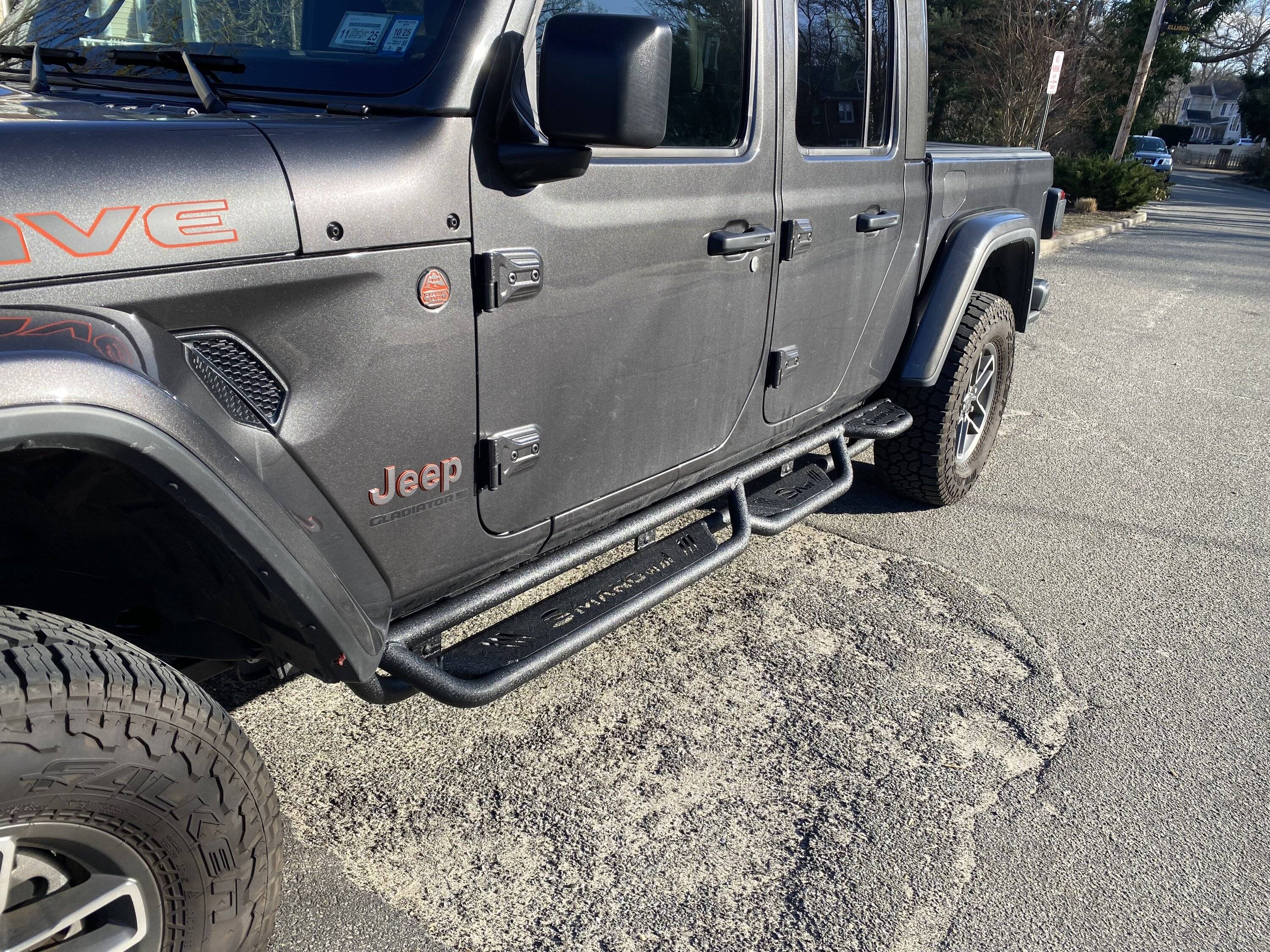 Jeep Gladiator 2024 Mojave side steps IMG_3890