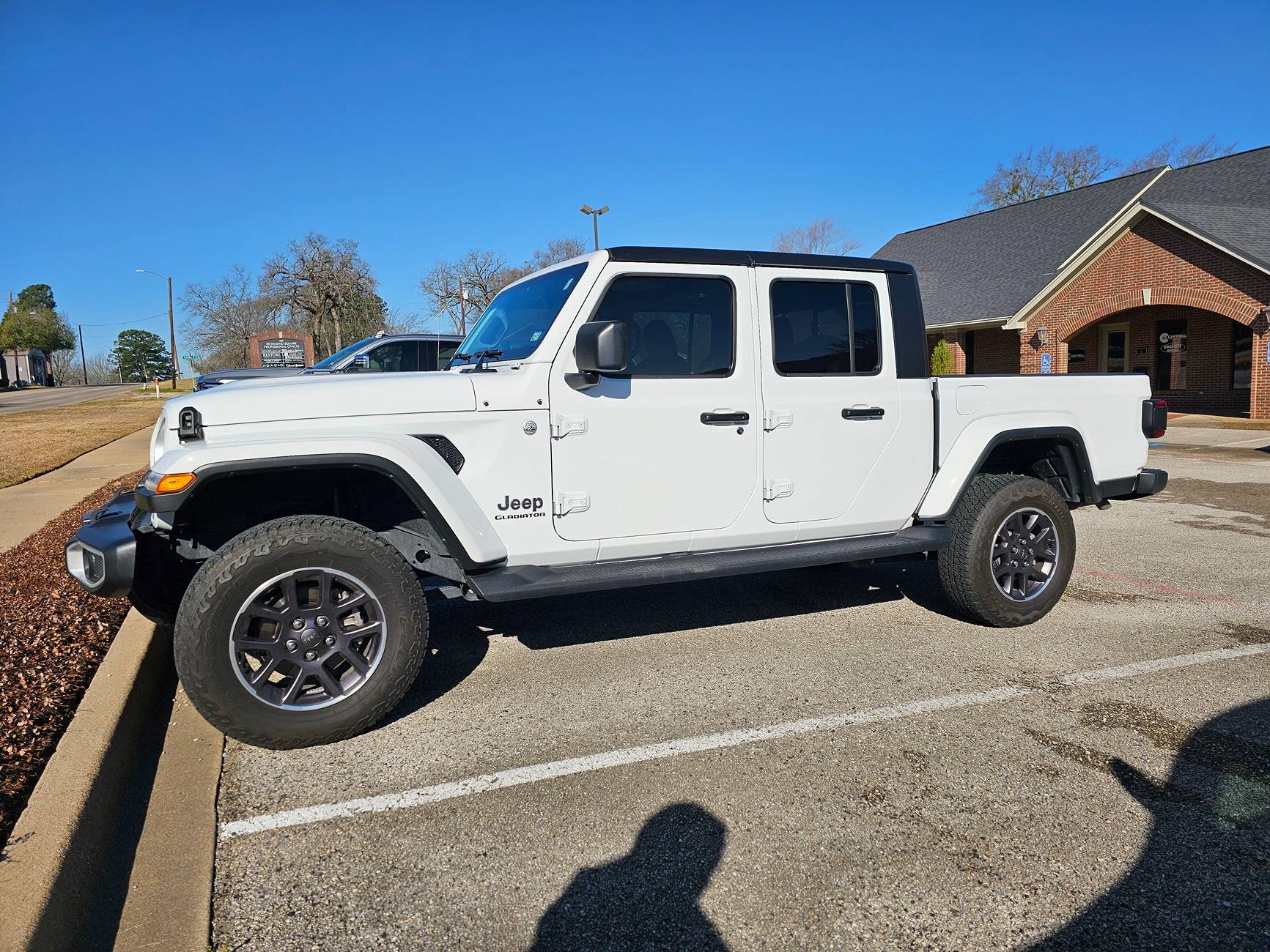 Jeep Gladiator 1.5 or 2.5 spacer lift   Just wanting to level it  any suggestions 20250310_100711