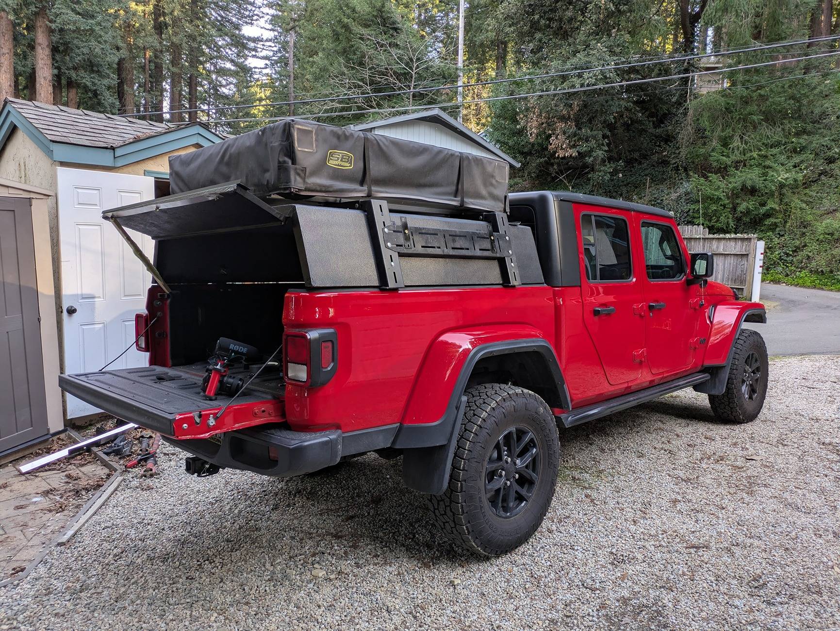 Jeep Gladiator Almost Rubicon - Family camper, weekend overlander, TJ tower PXL_20250312_002022955