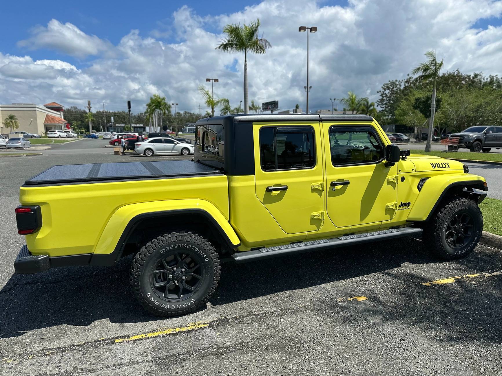 Jeep Gladiator HIGH VELOCITY YELLOW Gladiator JT Club ImportedPhoto.763583121.459273