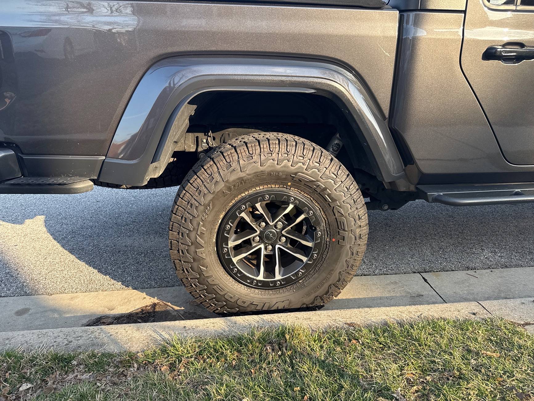 Jeep Gladiator 392 wheels on a Gladiator image