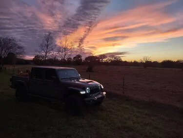 Jeep Gladiator Gladiator Glamour Shots 415362-4ee0e6e2e49bb1483d1ae1370edbe4d6