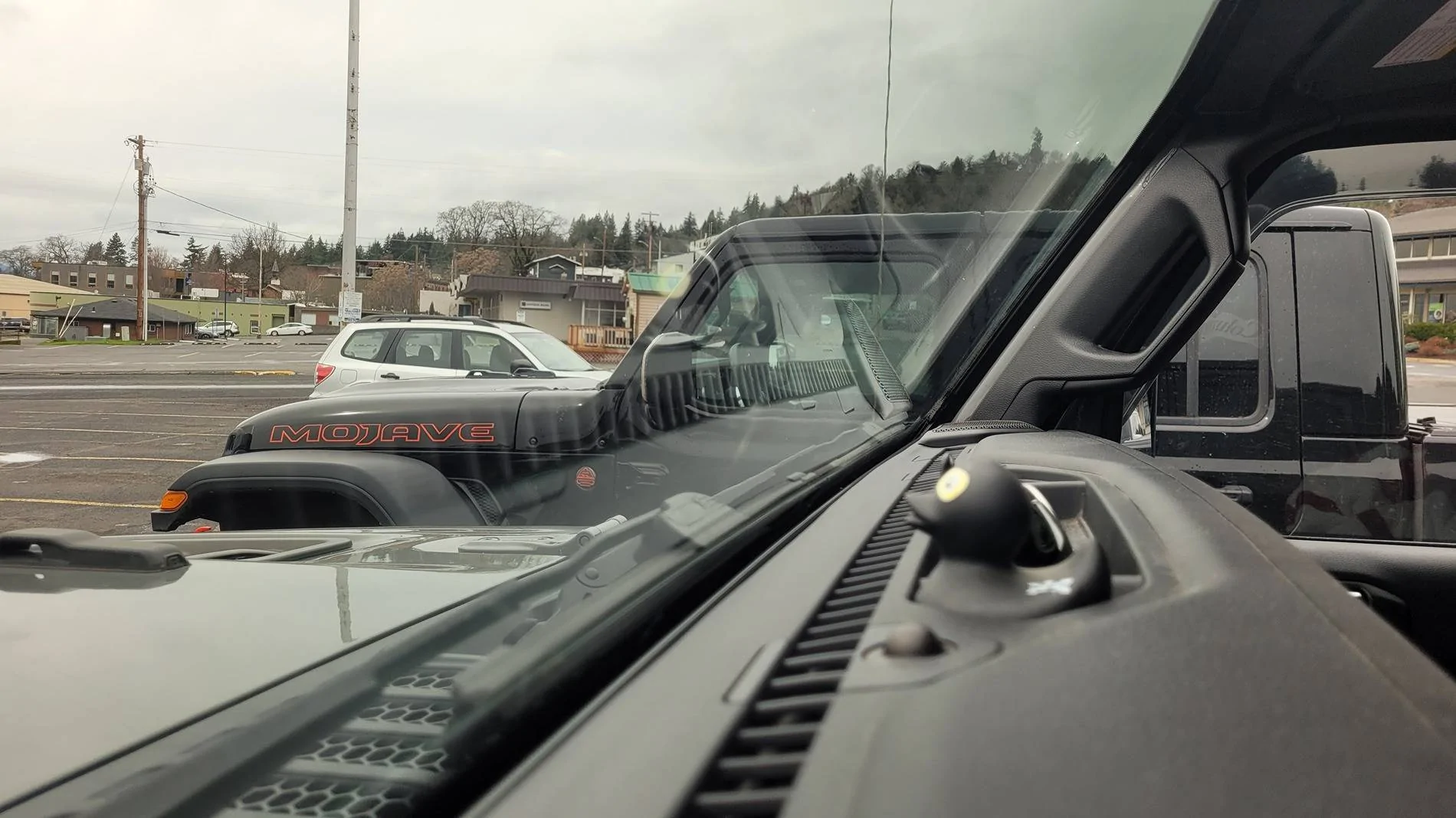 Jeep Gladiator Jeeps Parking Next To Jeeps 20250316_134521