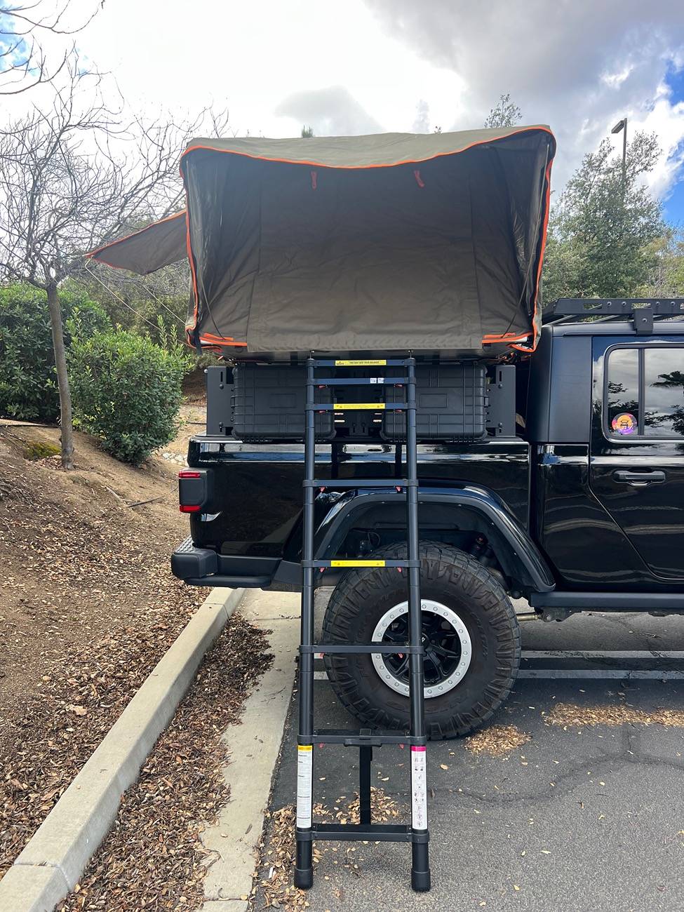 Jeep Gladiator Tuff Stuff Alpha 2 Hardshell Rooftop Tent + Annex IMG_1970