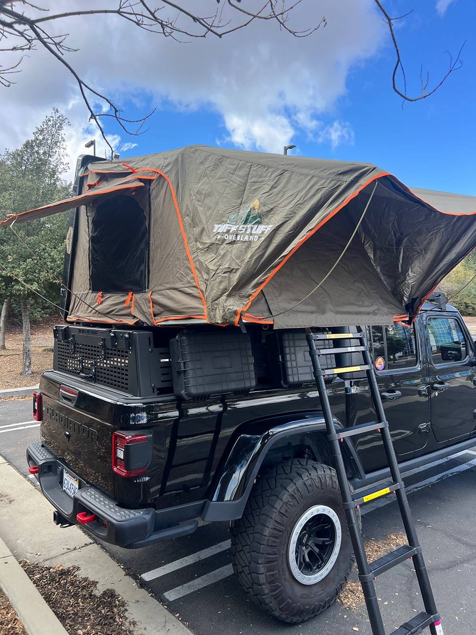Jeep Gladiator Tuff Stuff Alpha 2 Hardshell Rooftop Tent + Annex IMG_1971