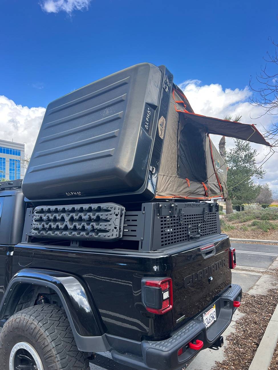 Jeep Gladiator Tuff Stuff Alpha 2 Hardshell Rooftop Tent + Annex IMG_1972
