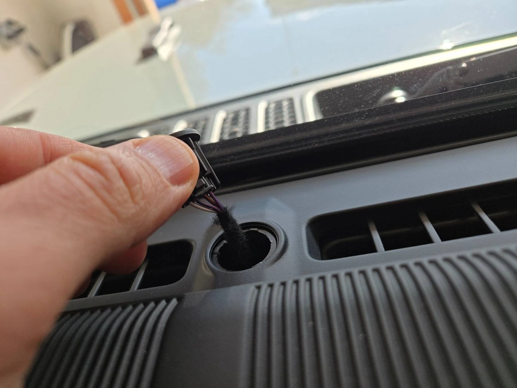 Jeep Gladiator OEM Auto Light Switch install? 20250317_091316