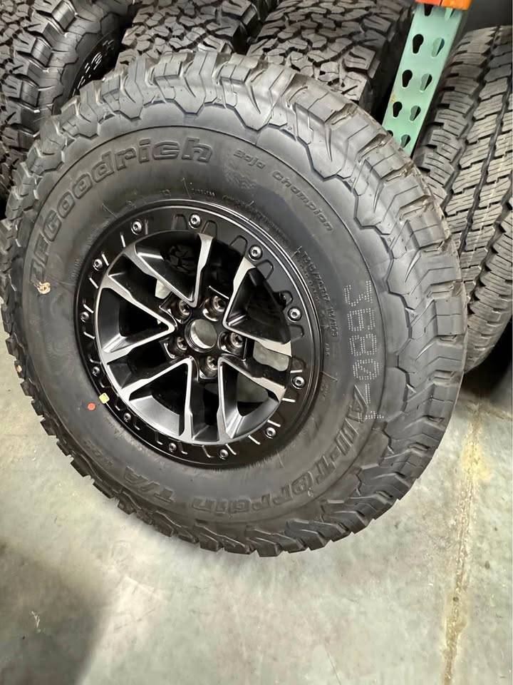 Jeep Gladiator NEW! 2.5" Suspension Systems & Lift Kits from Metalcloak 484985360_962471622678670_4782607089126208946_n