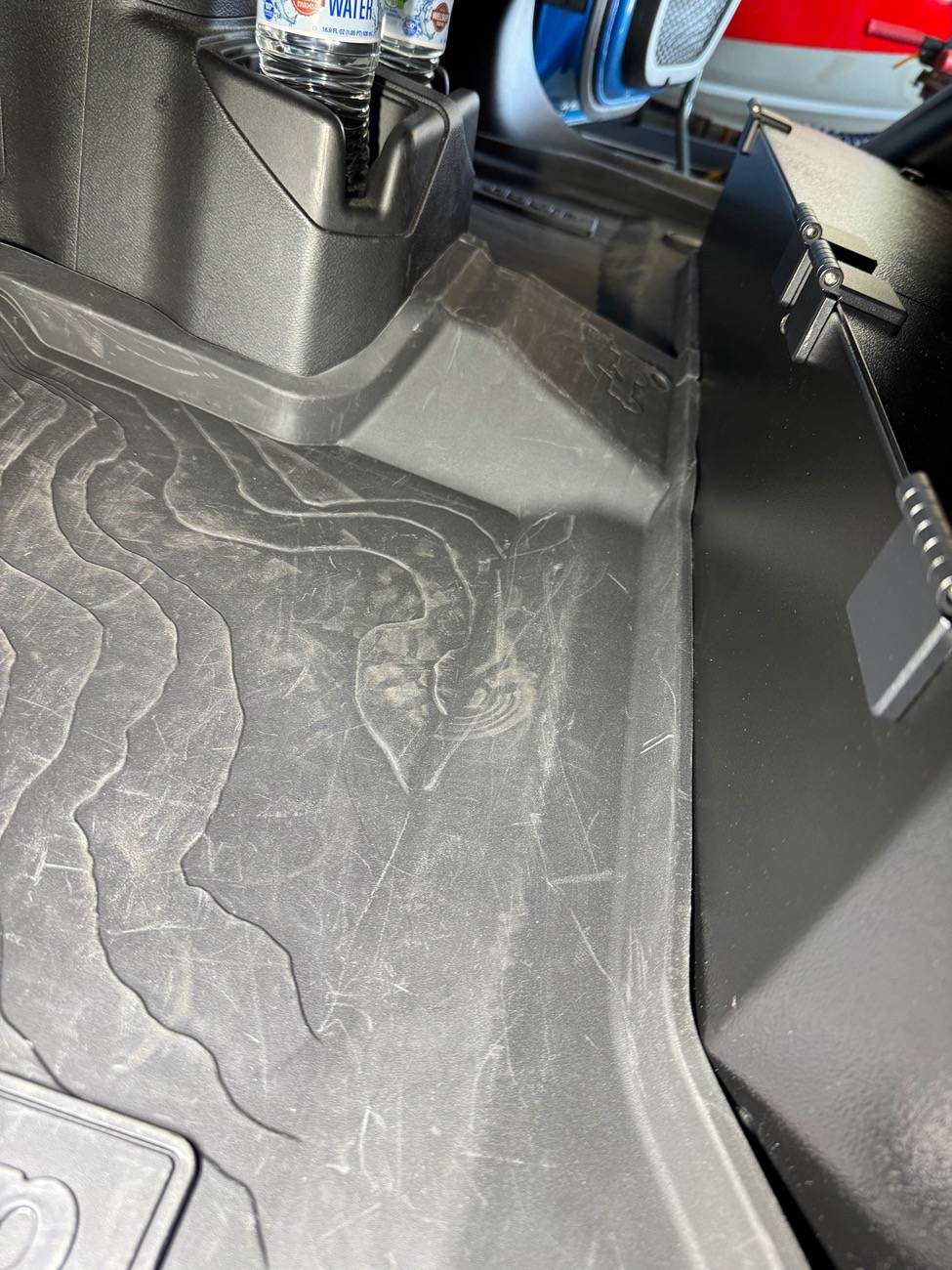 Jeep Gladiator Lockable Under Seat Storage for 2024? IMG_1992