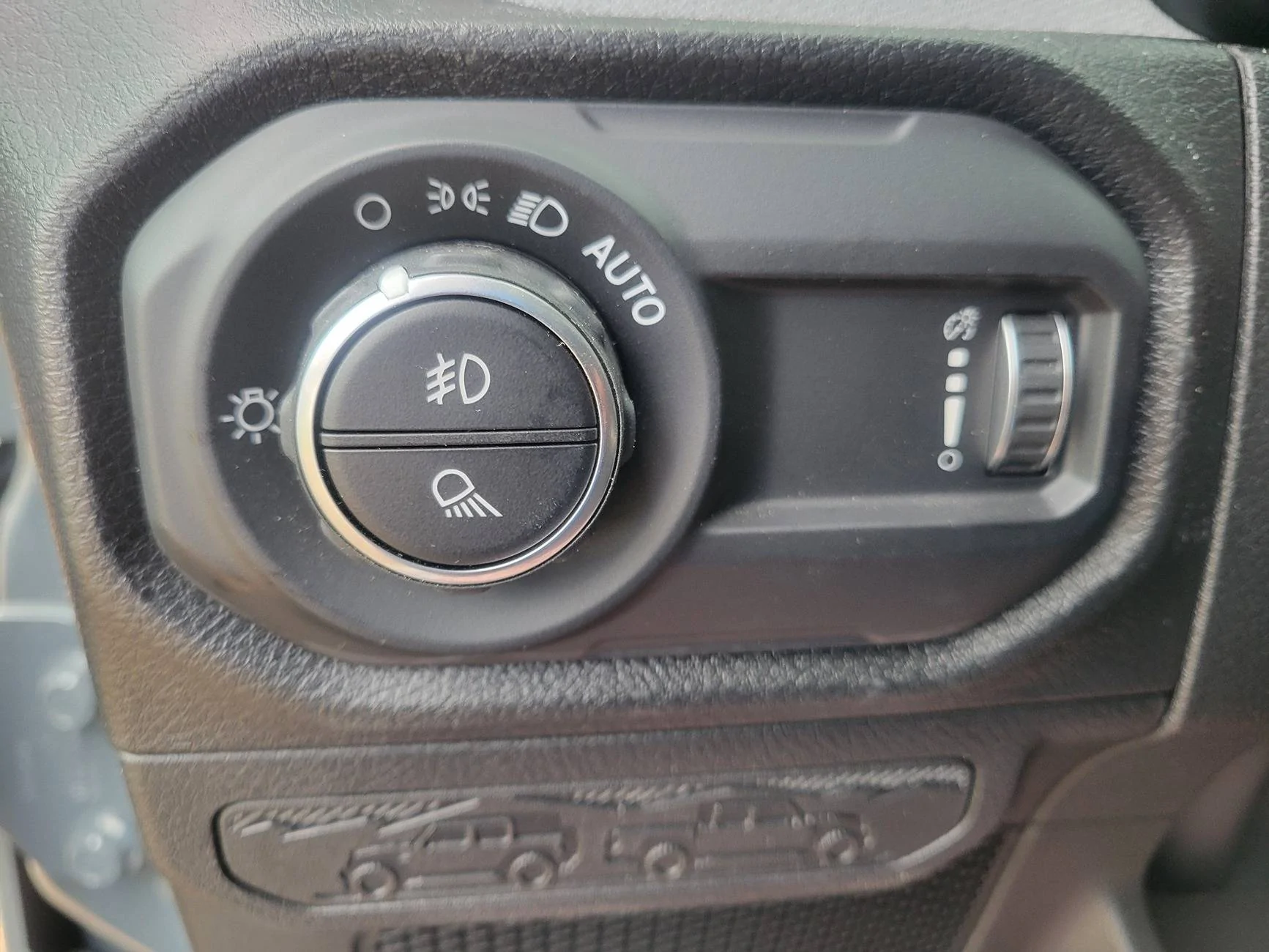 Jeep Gladiator OEM Auto Light Switch install? 20250319_180212
