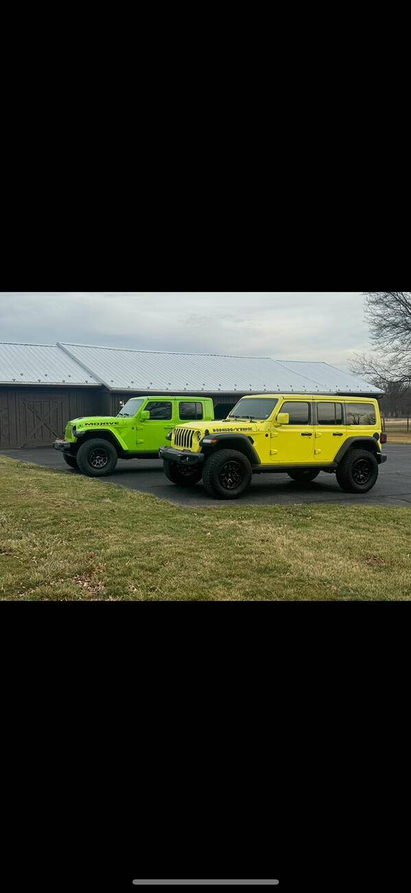 Jeep Gladiator Jeeps Parking Next To Jeeps IMG_5380