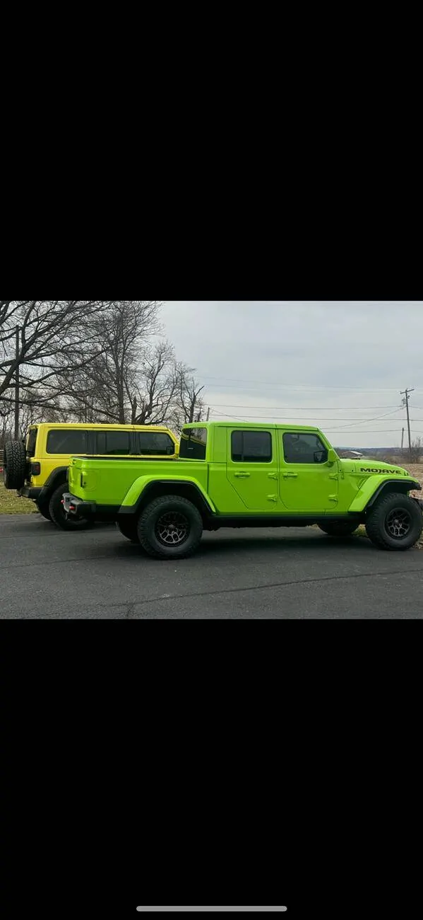 Jeep Gladiator Jeeps Parking Next To Jeeps IMG_5381