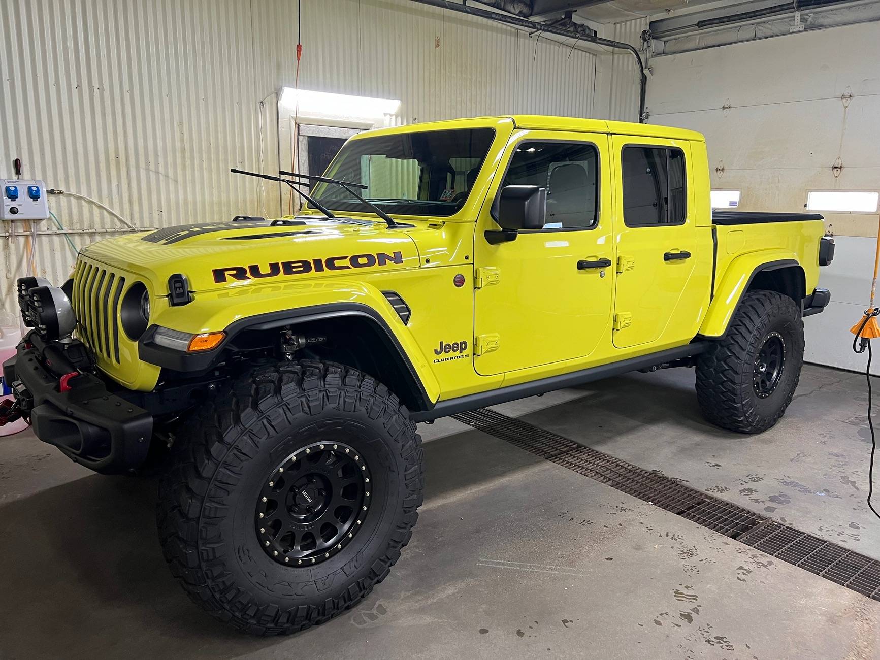 Jeep Gladiator HIGH VELOCITY YELLOW Gladiator JT Club IMG_0302