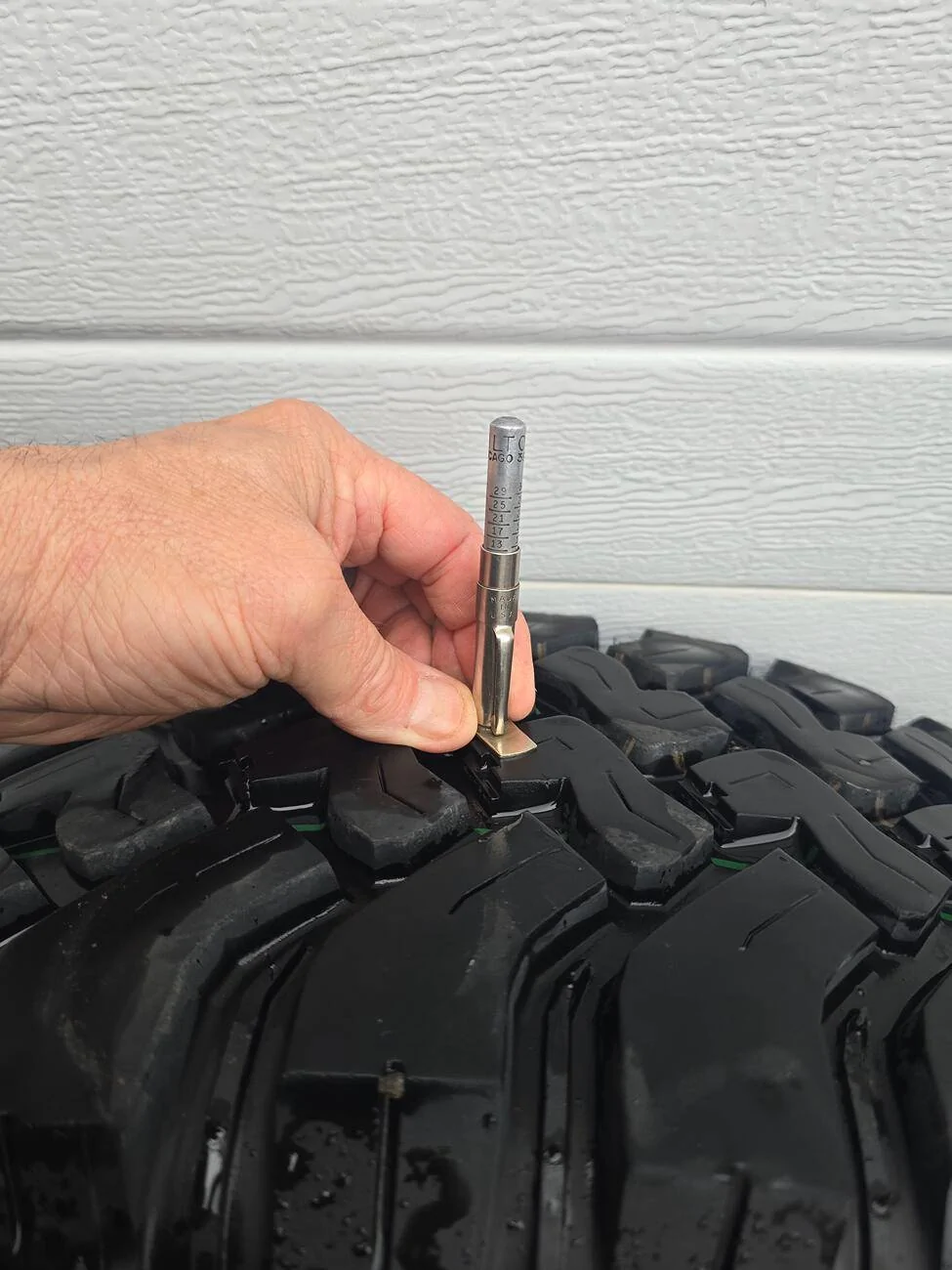Jeep Gladiator SOLD - (5) FALKEN WILDPEAK MT's from a 2023 Jeep Gladiator (Tires Only) tempImagek7pgWs