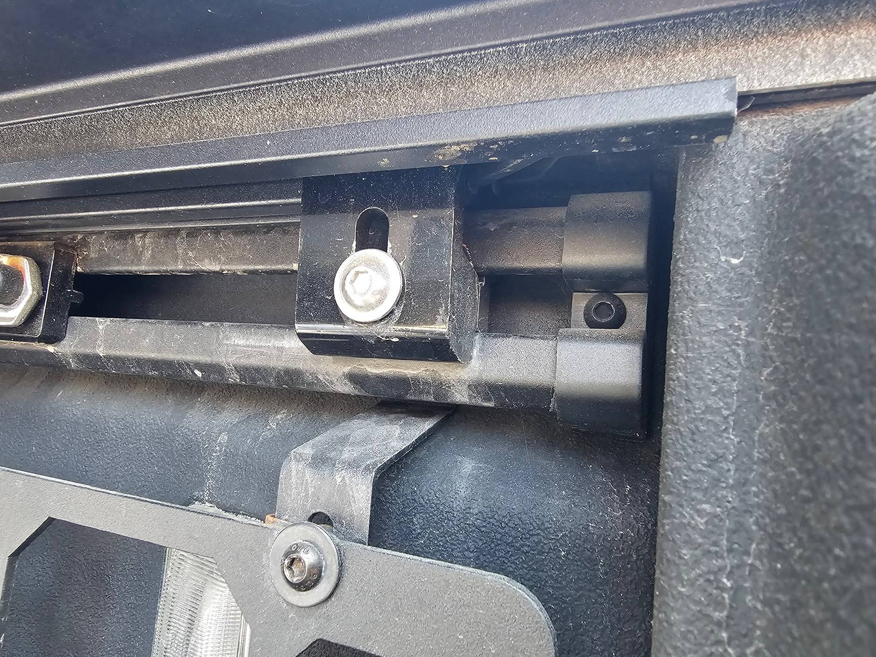 Jeep Gladiator RC Tri Fold Flip Up 20250323_134254