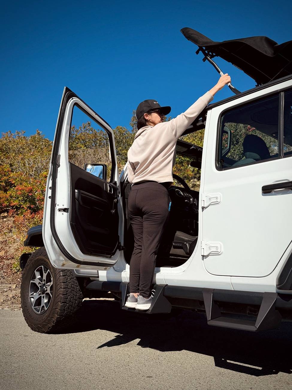 Jeep Gladiator She Said It's Hard to Get In IMG_4583.JPG