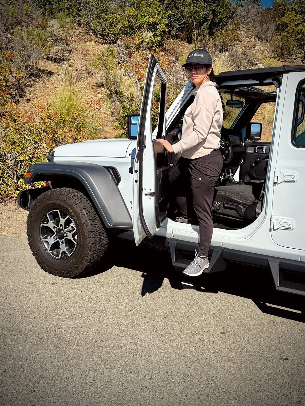 Jeep Gladiator She Said It's Hard to Get In IMG_4587.JPG