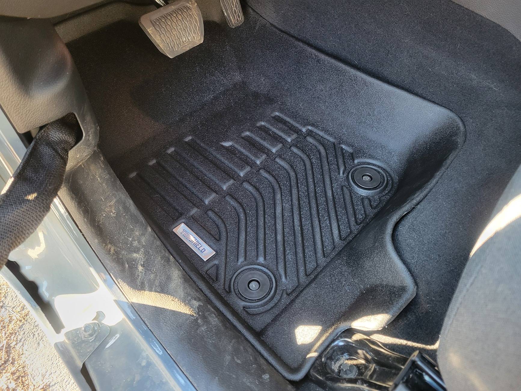 Jeep Gladiator I compare 3W Floor Mats vs Amazon Mats 20250217_160523