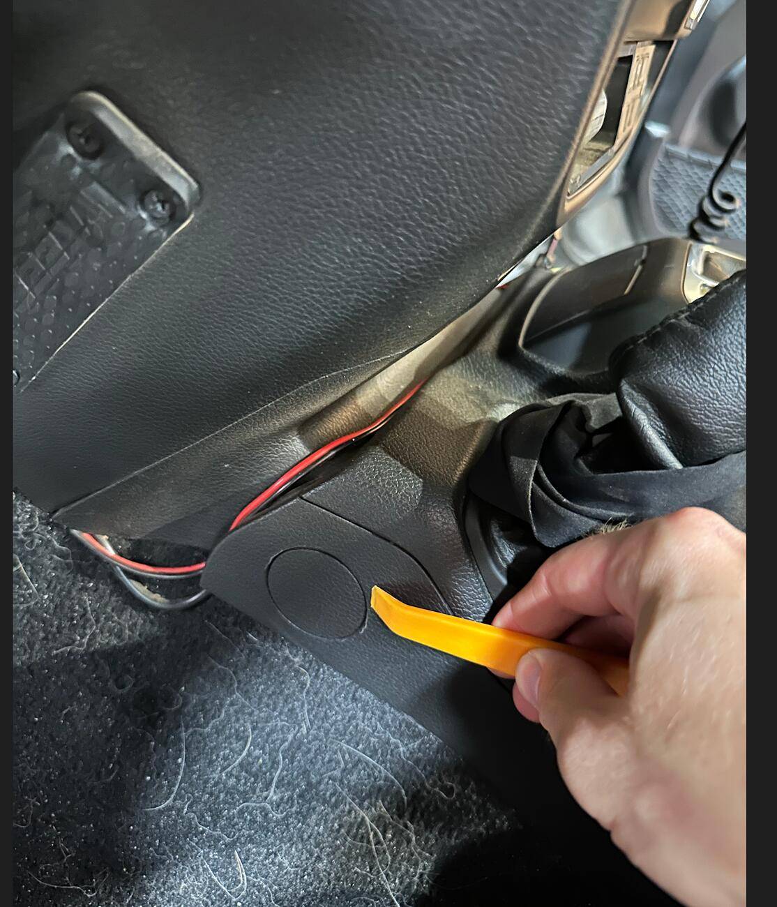 Jeep Gladiator Dropped key between the seats and it went under the center console… Screenshot 2025-03-26 at 10.29.56 PM