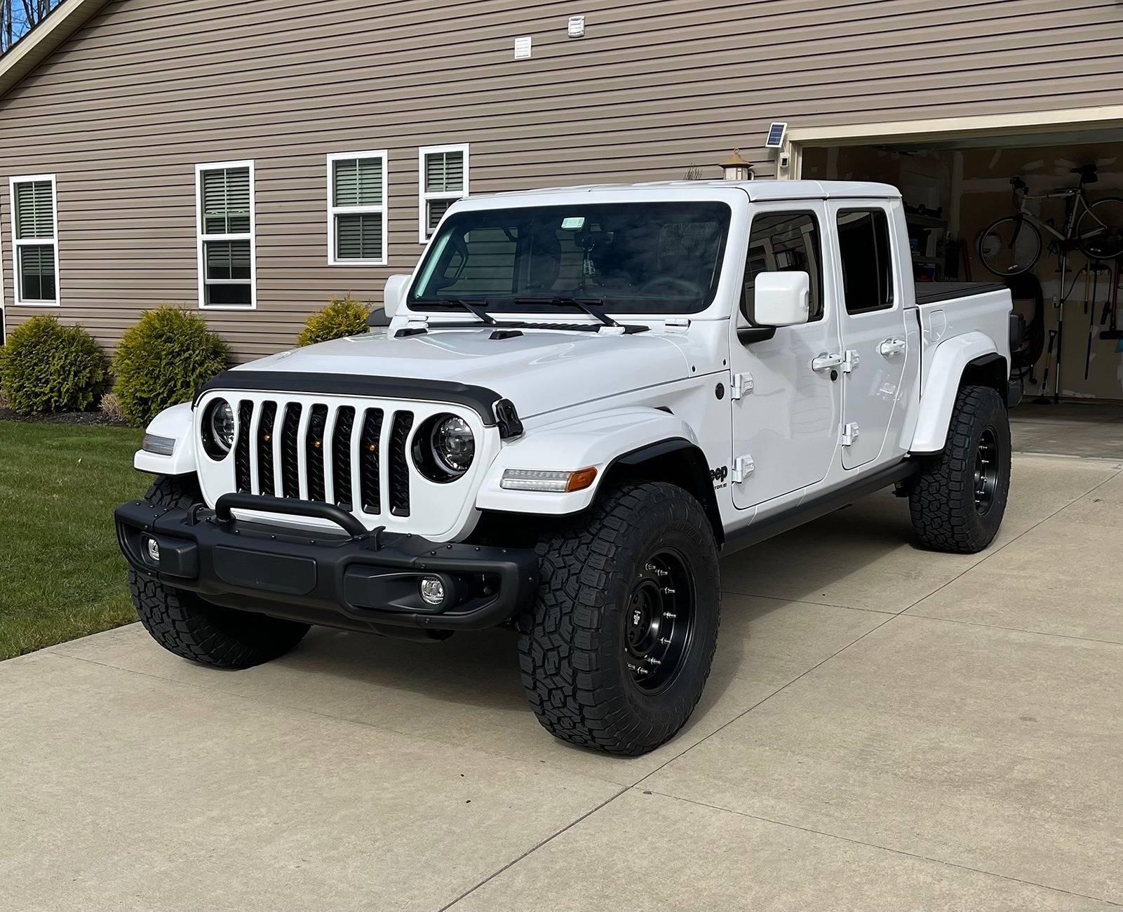 Jeep Gladiator Bug Deflector (Installed) IMG_0534