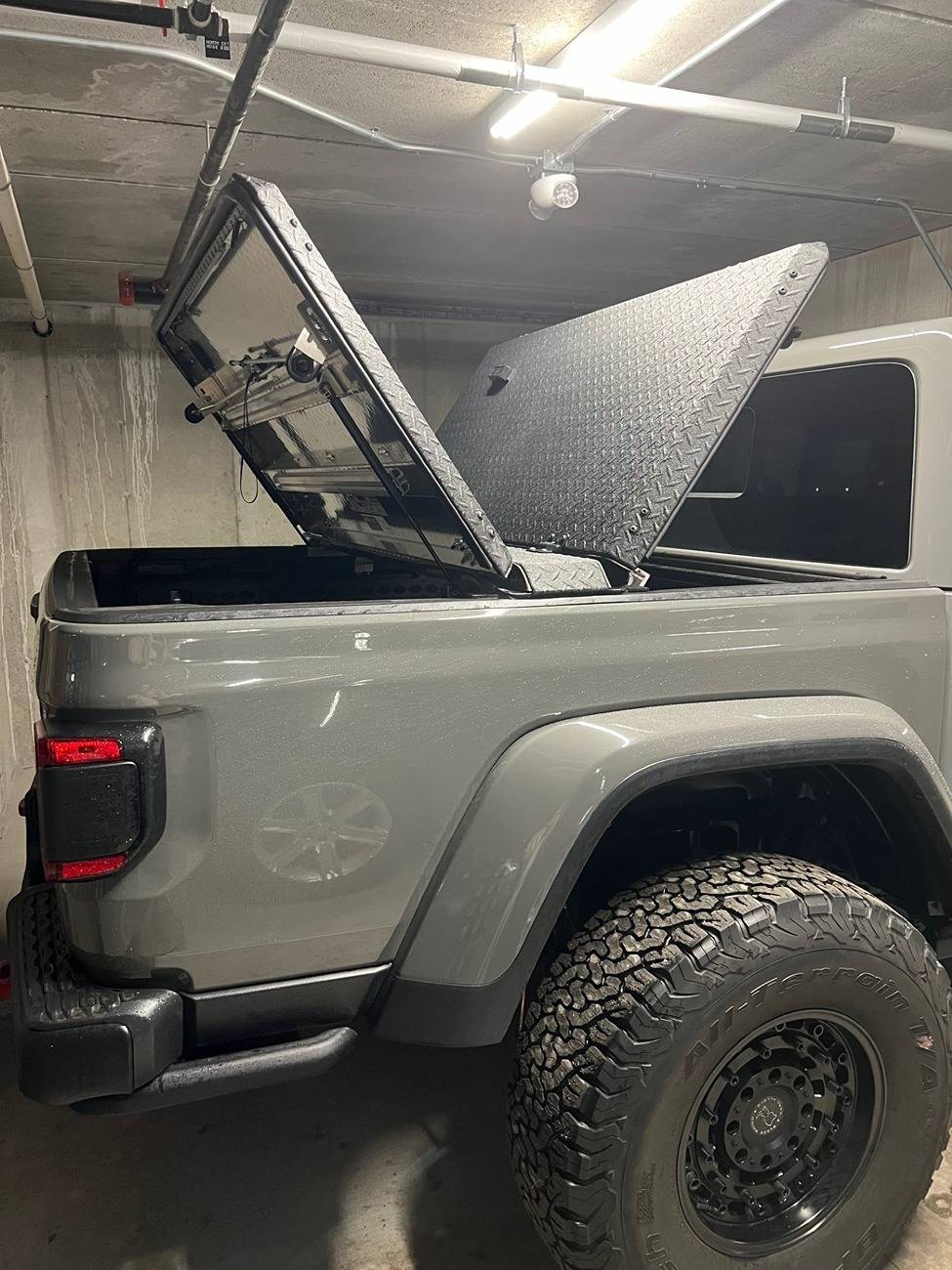 Jeep Gladiator DiamondBack HD Tonneau Cover (Excellent Condition) - $900 thumbnail_IMG_2104