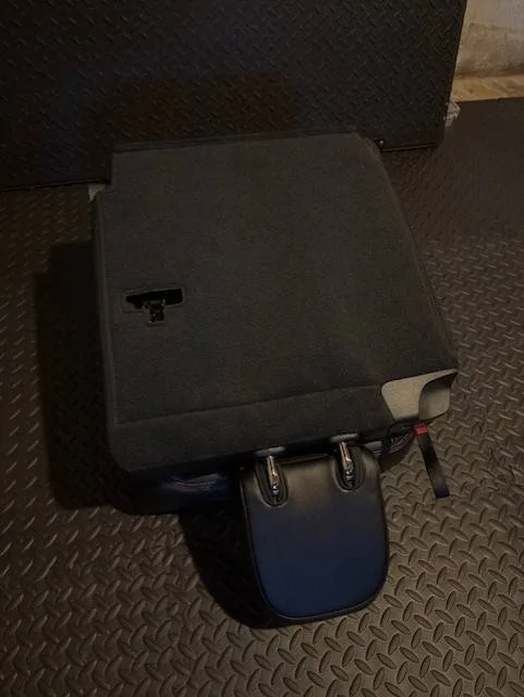 Jeep Gladiator Jeep Gladiator Leather Rear Seats (Excellent Condition) - $500 seats5