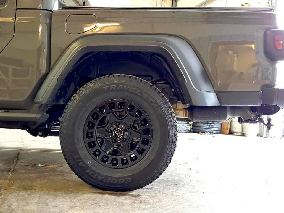 Jeep Gladiator (4) Black Rhino York 17x8 Wheels 484890373_3973698069512365_814620944653294978_n