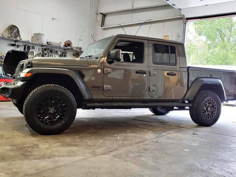 Jeep Gladiator (4) Black Rhino York 17x8 Wheels 484955415_1183104676496715_3859780275510765359_n