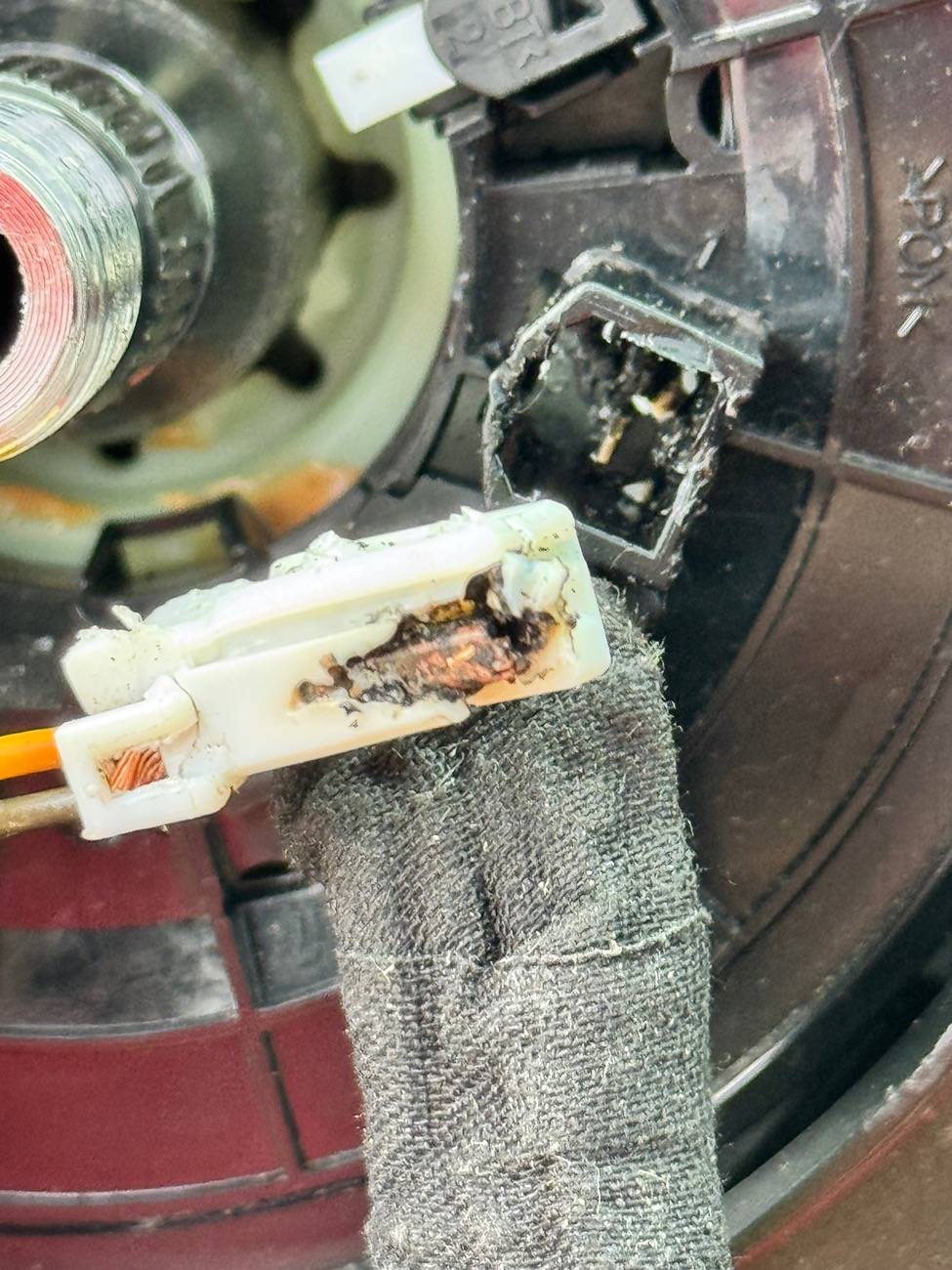 Jeep Gladiator Smoke from heated steering wheel after upgrading batteries? IMG_0447