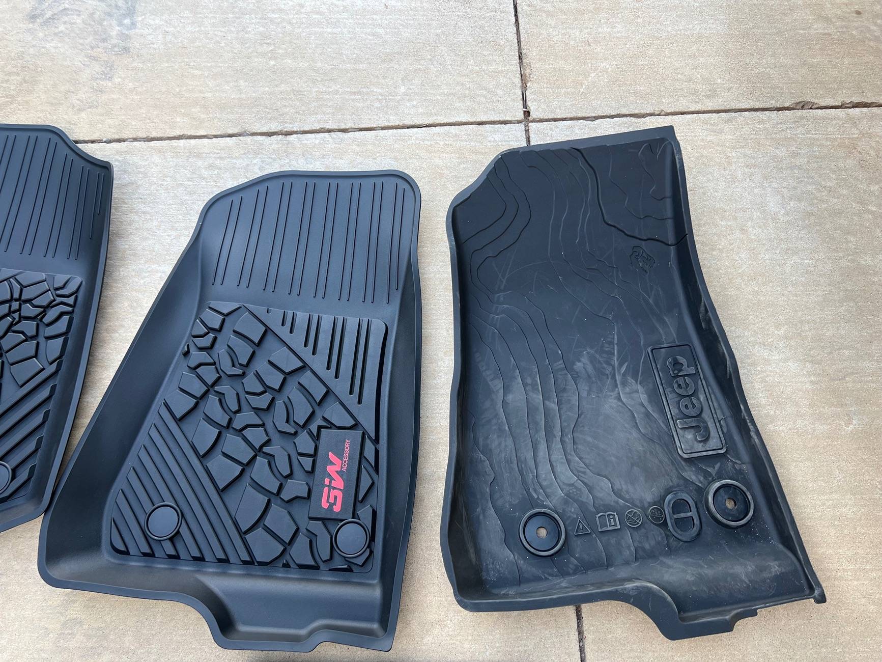 Jeep Gladiator I compare 3W Floor Mats vs Amazon Mats IMG_2184