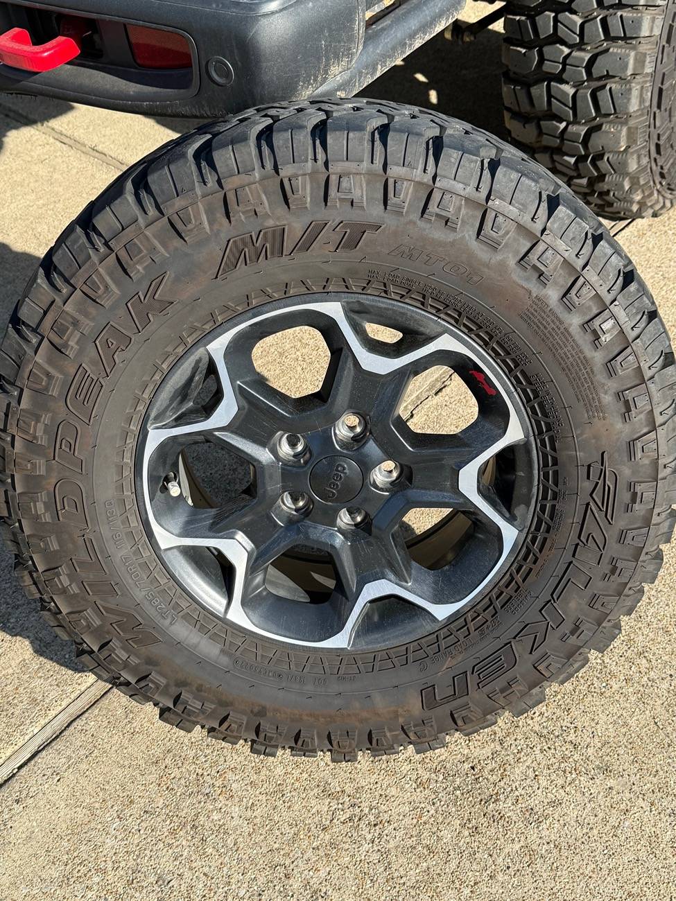 Jeep Gladiator ‘23 JTR Wheels and Tires IMG_0019