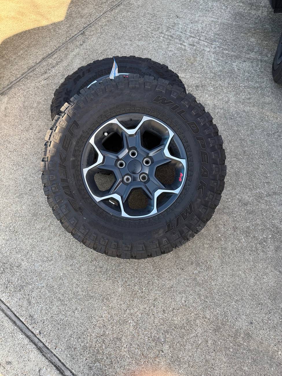 Jeep Gladiator ‘23 JTR Wheels and Tires IMG_0017