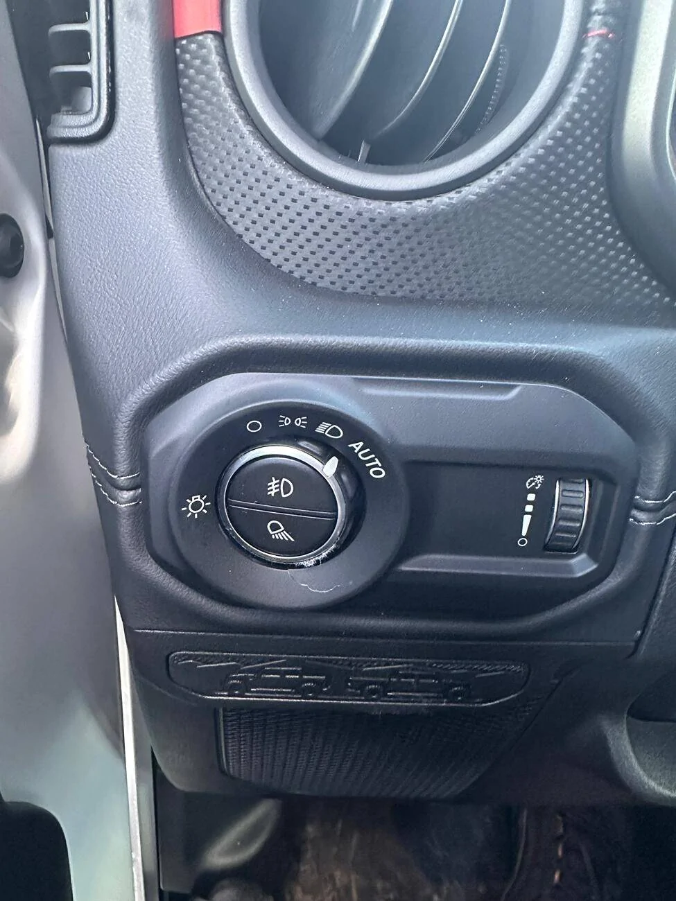 Jeep Gladiator OEM Auto Light Switch install? IMG_2808