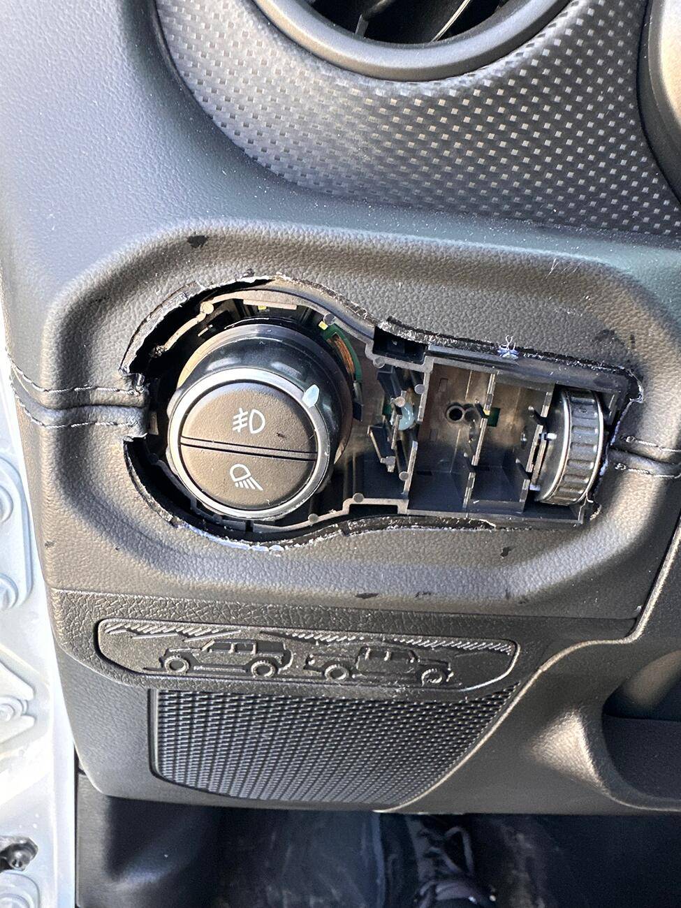 Jeep Gladiator OEM Auto Light Switch install? IMG_2811