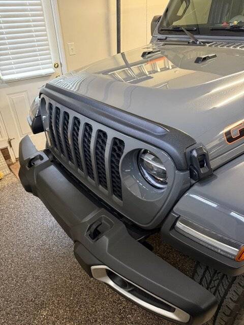 Jeep Gladiator Bug Deflector (Installed) Bug Deflector