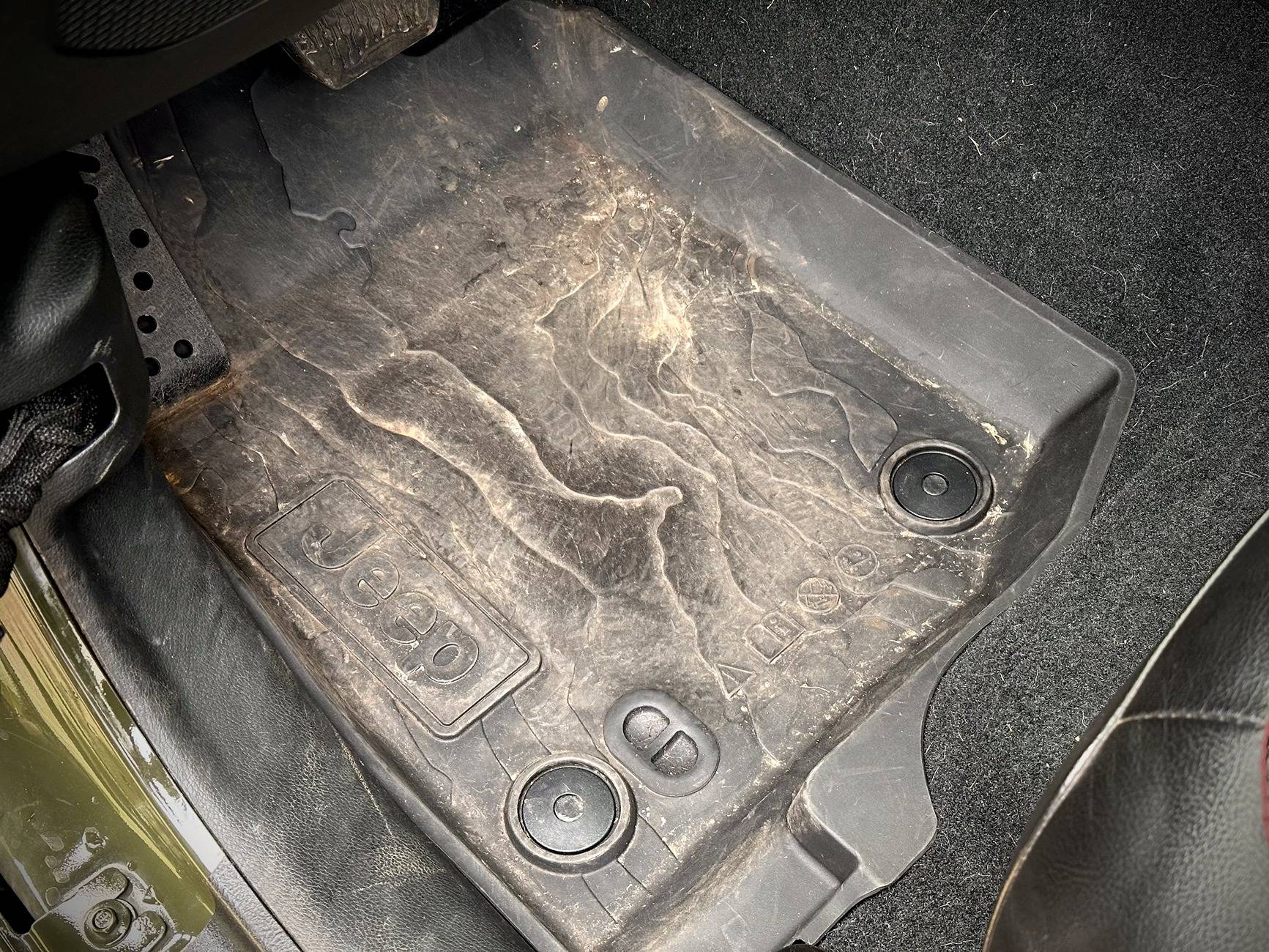Jeep Gladiator Floor Mat Review, 3W vs Mopar; Photo Heavy IMG_7466