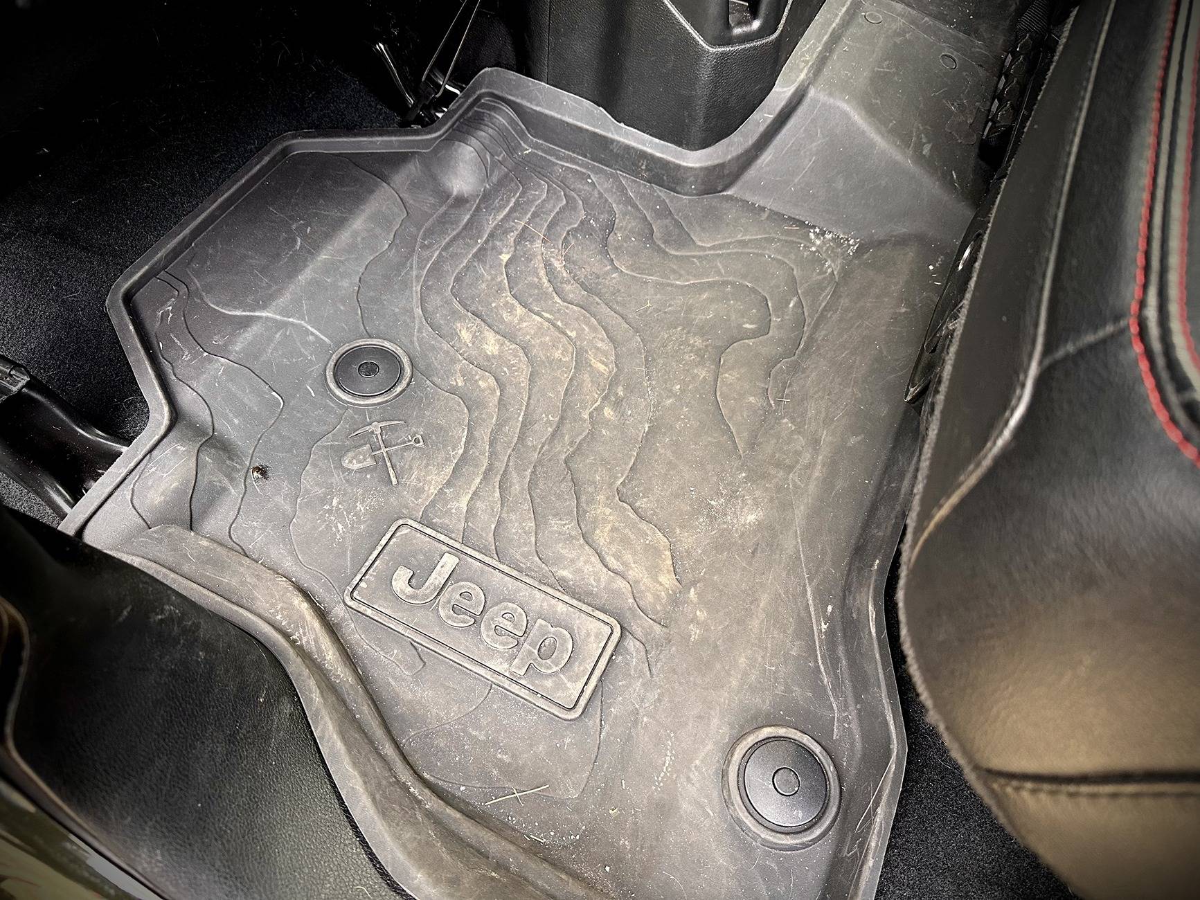 Jeep Gladiator Floor Mat Review, 3W vs Mopar; Photo Heavy IMG_7467
