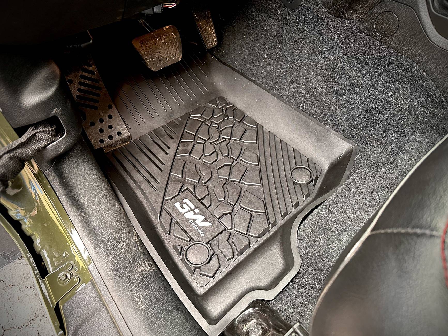 Jeep Gladiator Floor Mat Review, 3W vs Mopar; Photo Heavy IMG_7475