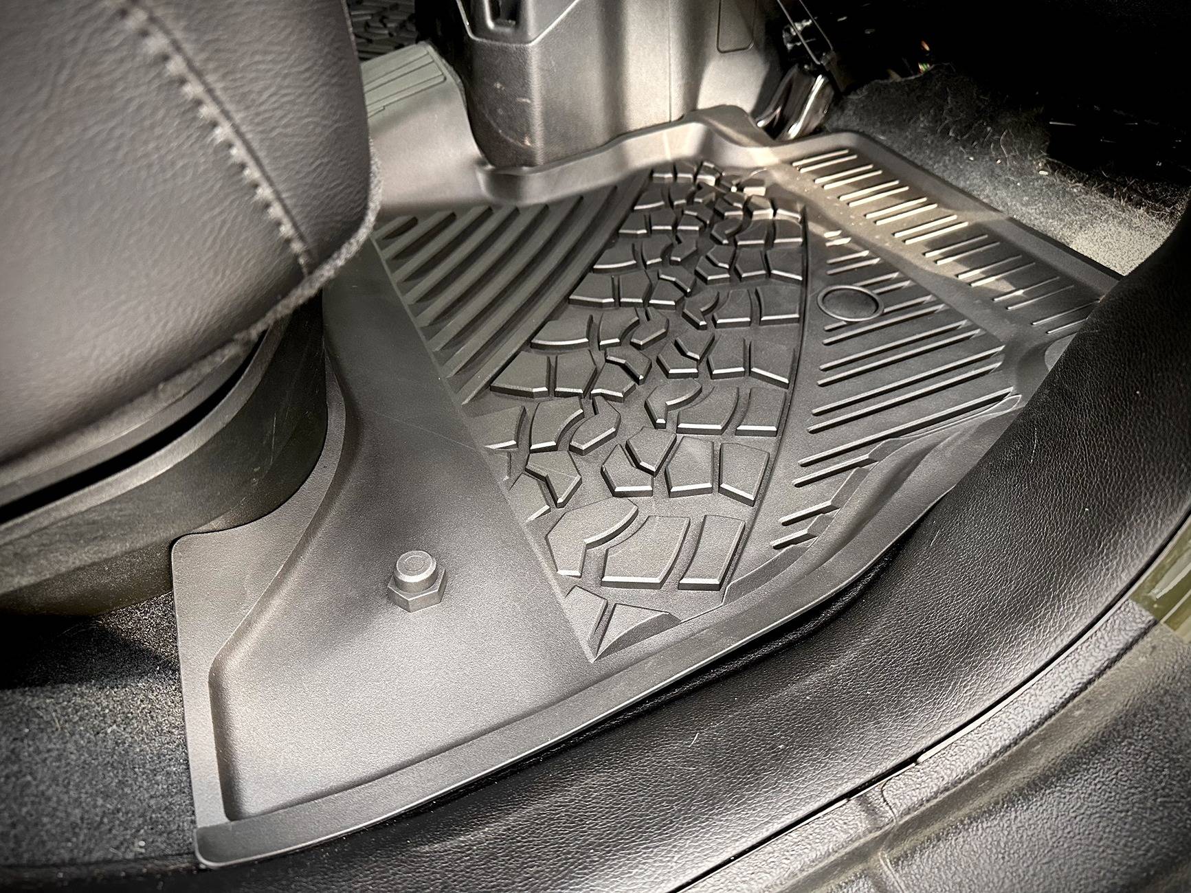 Jeep Gladiator Floor Mat Review, 3W vs Mopar; Photo Heavy IMG_7482