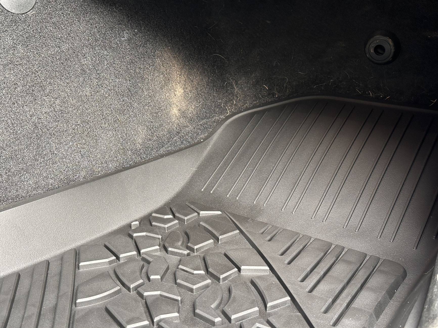 Jeep Gladiator Floor Mat Review, 3W vs Mopar; Photo Heavy IMG_7473