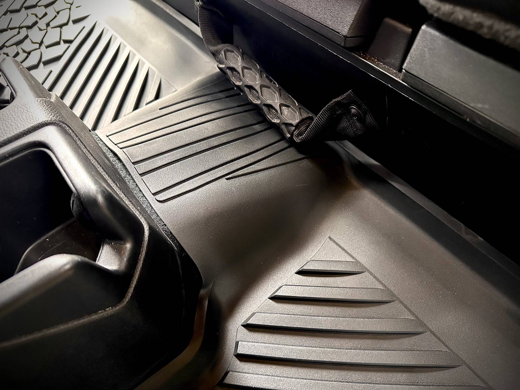 Jeep Gladiator Floor Mat Review, 3W vs Mopar; Photo Heavy IMG_7478