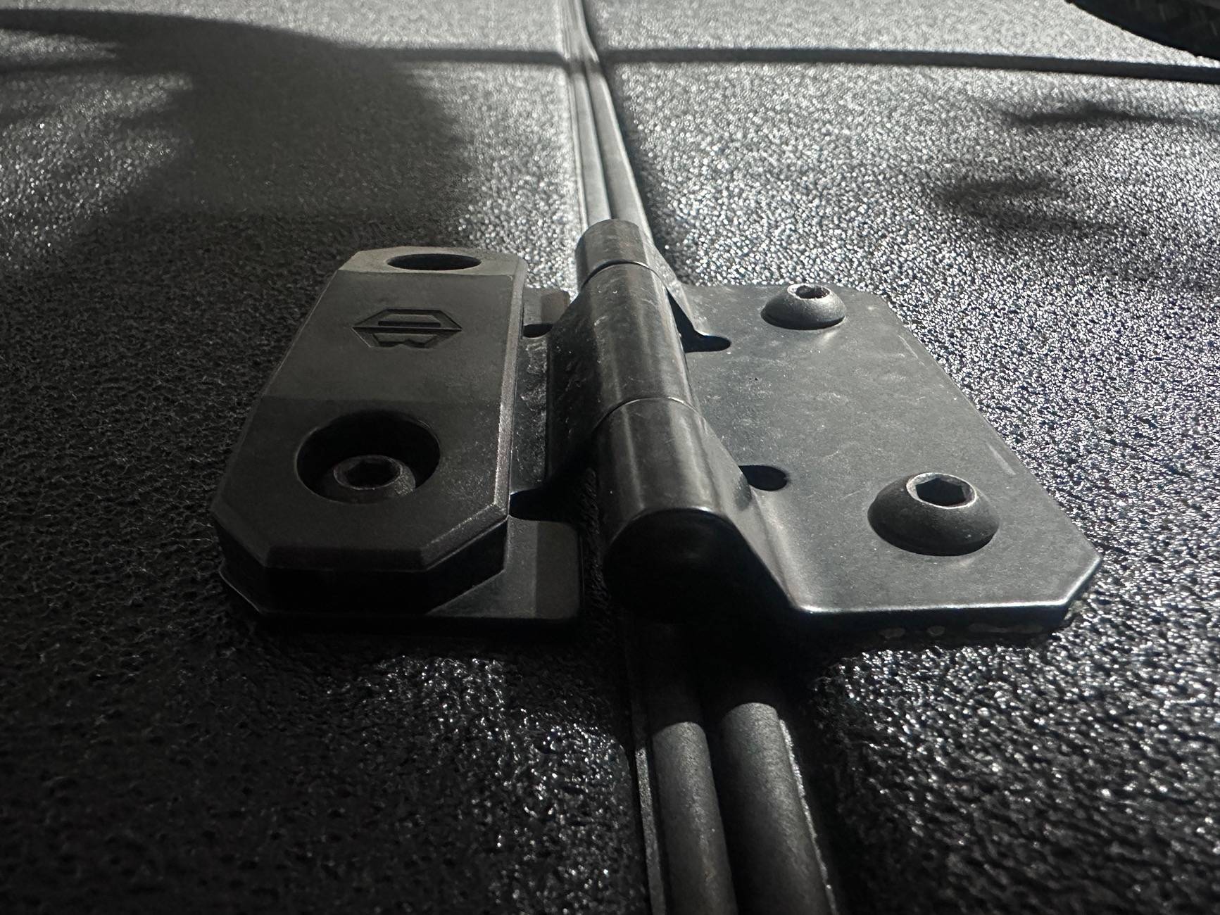 Jeep Gladiator DiamondBack Switchback Cover IMG_9216