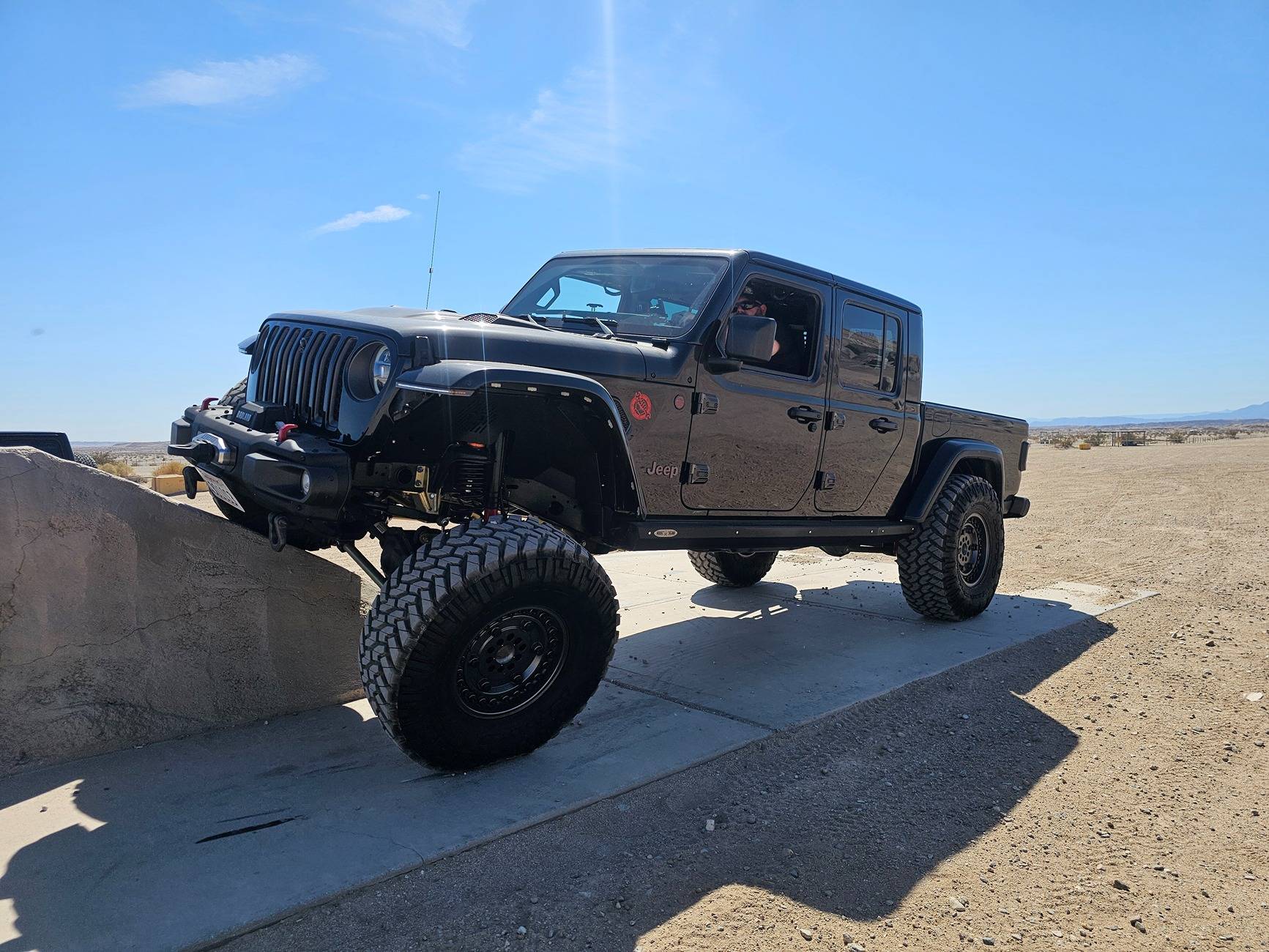 Jeep Gladiator 38x13.50x17 20241011_120840