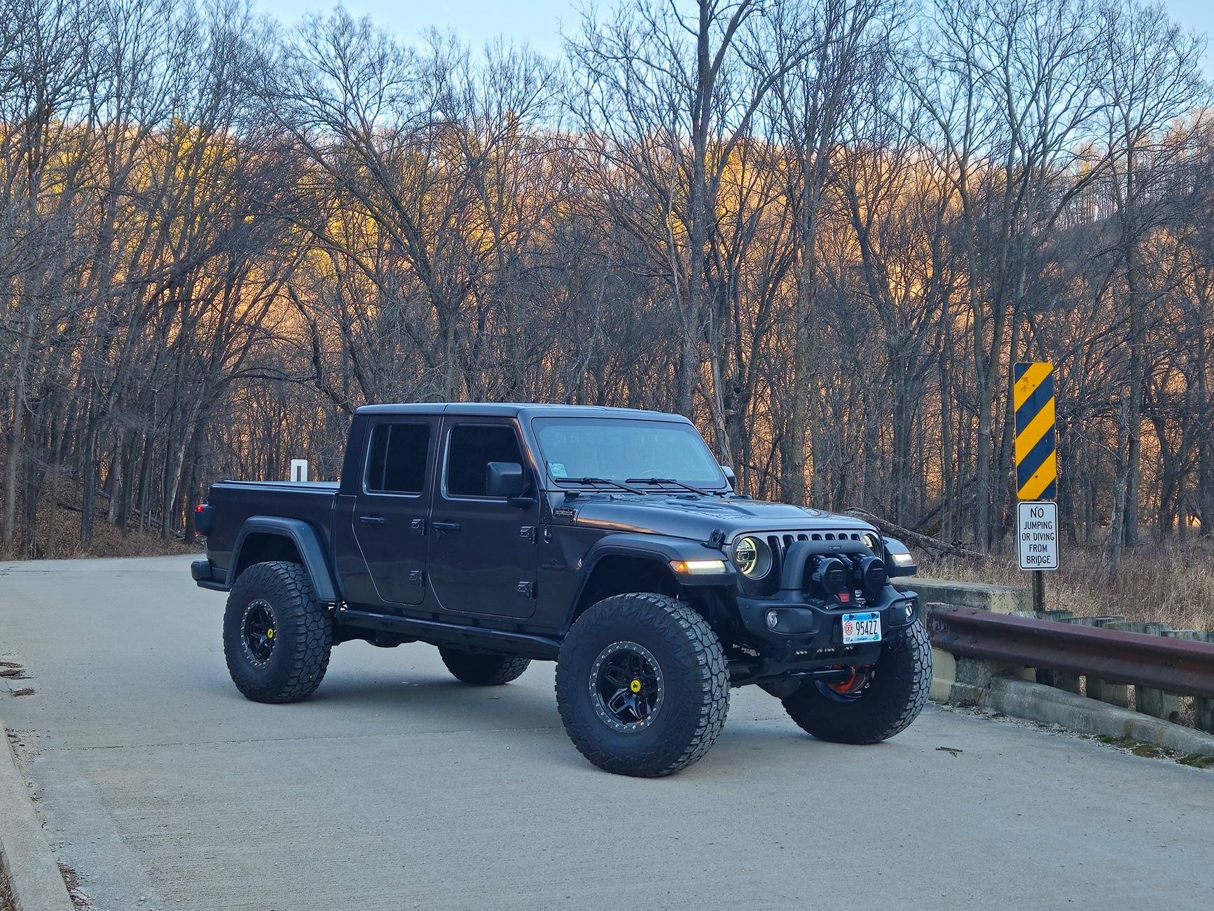 Jeep Gladiator 38x13.50x17 20250131_161032