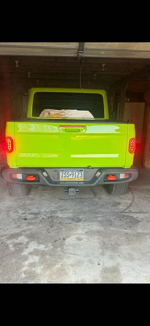 Jeep Gladiator Anyone remove gladiator tailgate badge IMG_5442